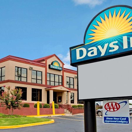 Days Inn By Wyndham Lawrenceville Exteriör bild