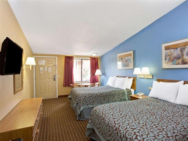 Days Inn By Wyndham Lawrenceville Exteriör bild