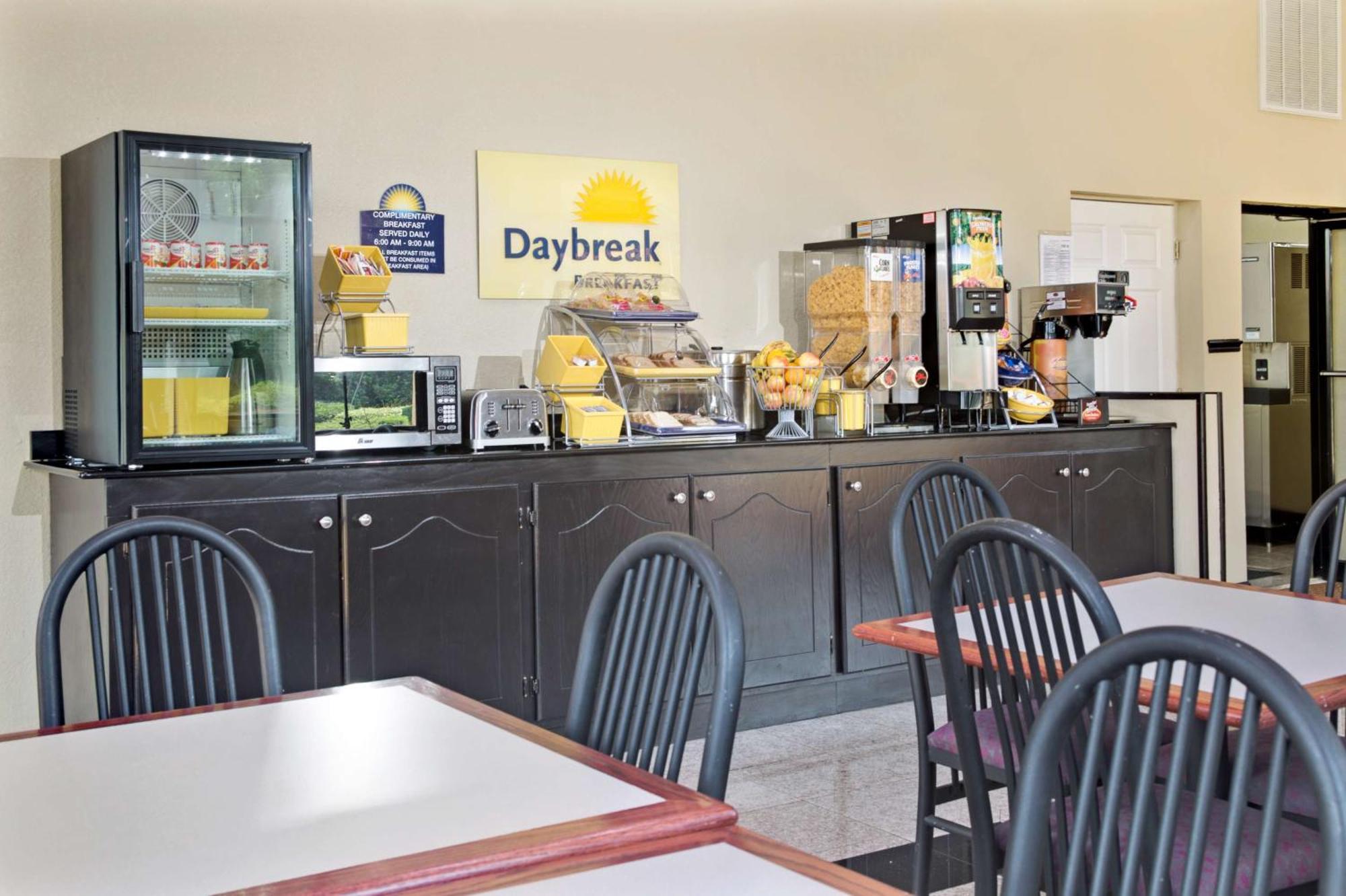 Days Inn By Wyndham Lawrenceville Exteriör bild